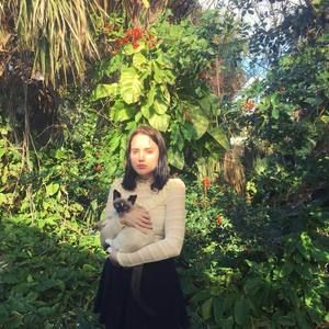 Meet your Posher, Gabriela